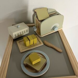 Hearth & Hand Wooden Toaster Set - Cream and Yellow